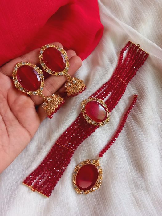 Beautiful Red Chakor Set With Earrings Price In Pakistan